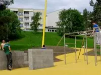 Амортизирующее покрытие на паркур площадку в парке или зале