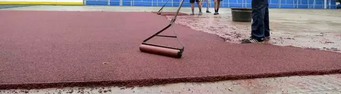 Укладка резиновой крошки